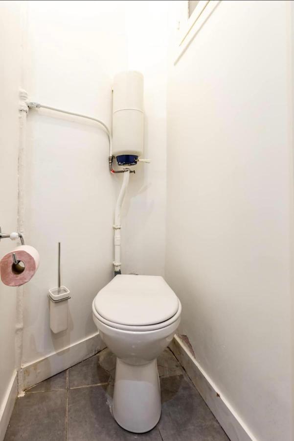 Abbesses - Superbe Appartement Avec Cheminees Paris Exterior photo
