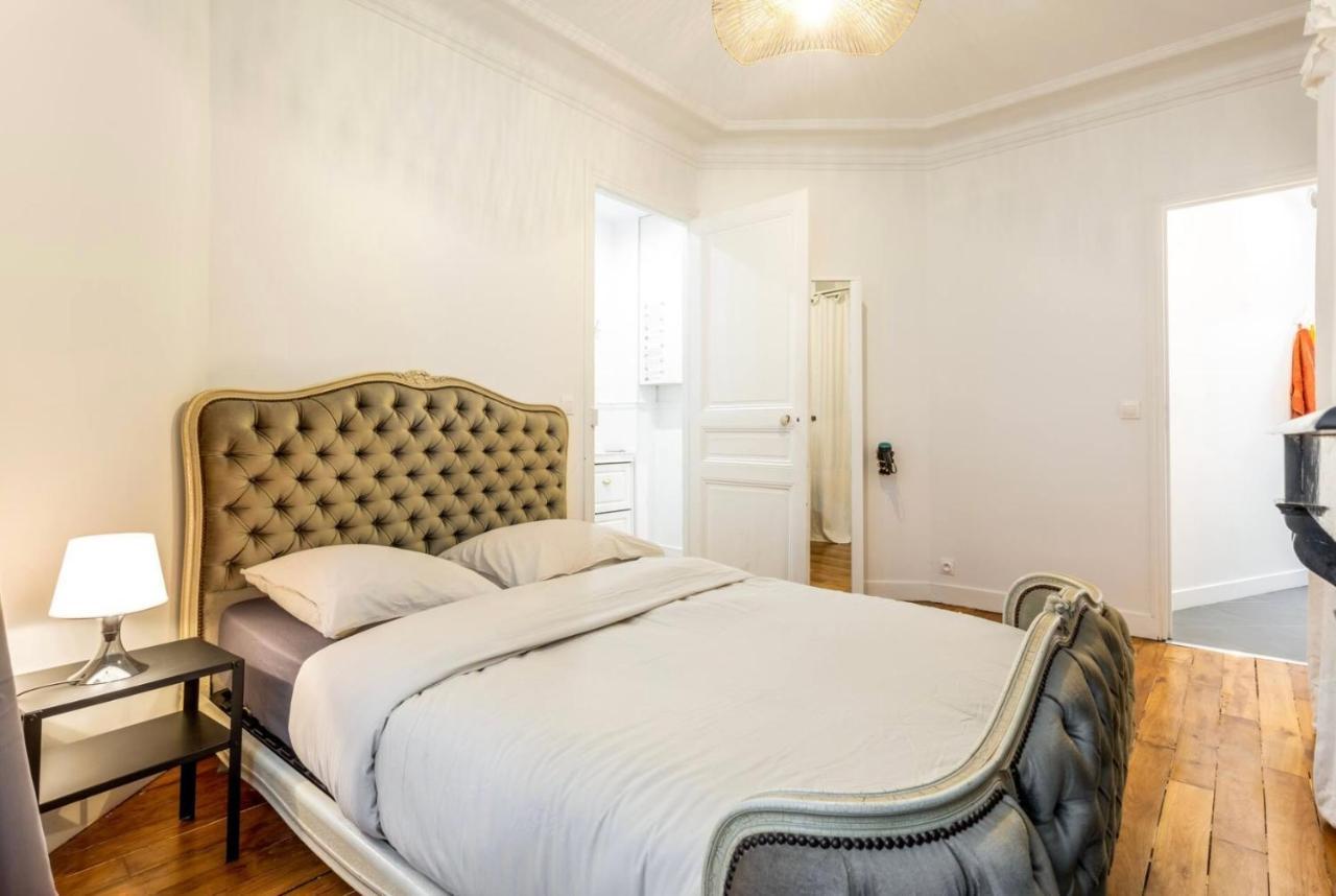 Abbesses - Superbe Appartement Avec Cheminees Paris Exterior photo