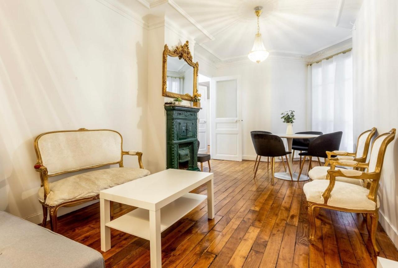 Abbesses - Superbe Appartement Avec Cheminees Paris Exterior photo